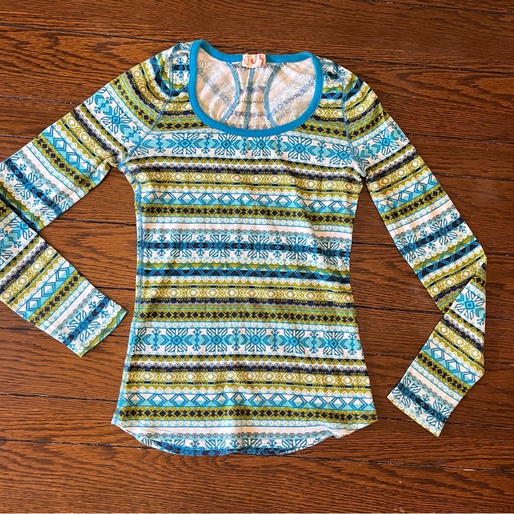 Colorful Patterned Tops - Picture 4 of 7